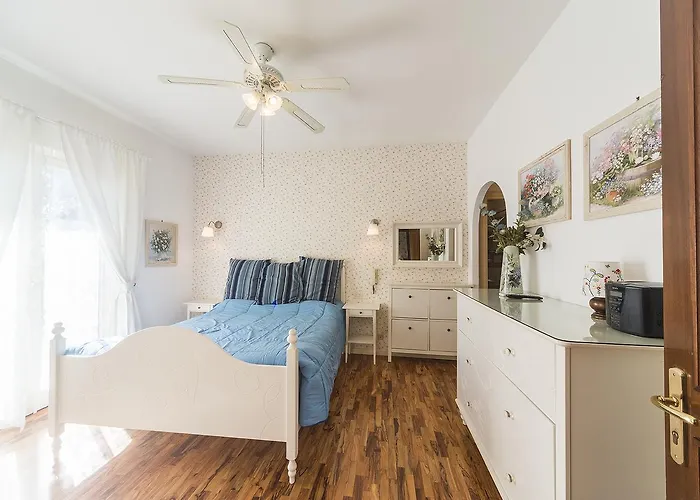 Casale Dell'insugherata 4* Roma